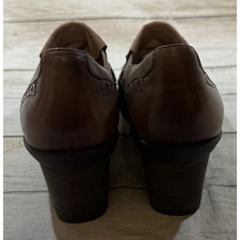 NOS Sundowner Cinnamon Mooshie Calf Earth Shoes Stacked 2